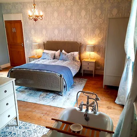 Logis De Tirac Bed & Breakfast 3*