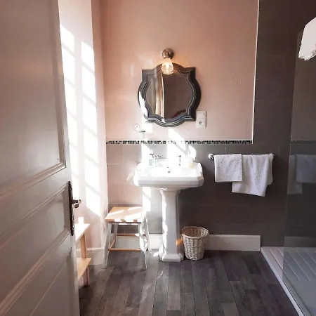 Logis De Tirac Bed & Breakfast 3*
