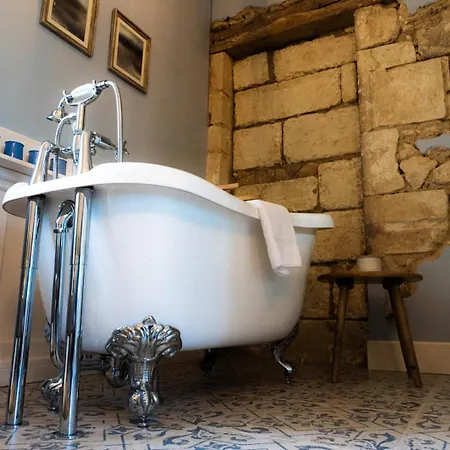 Logis De Tirac Bed & Breakfast