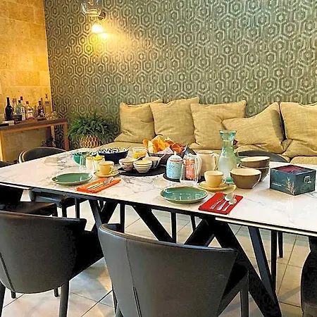 Bed & Breakfast Logis De Tirac