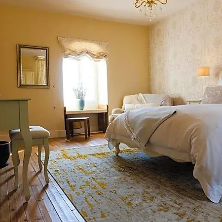 Bed & Breakfast Logis De Tirac